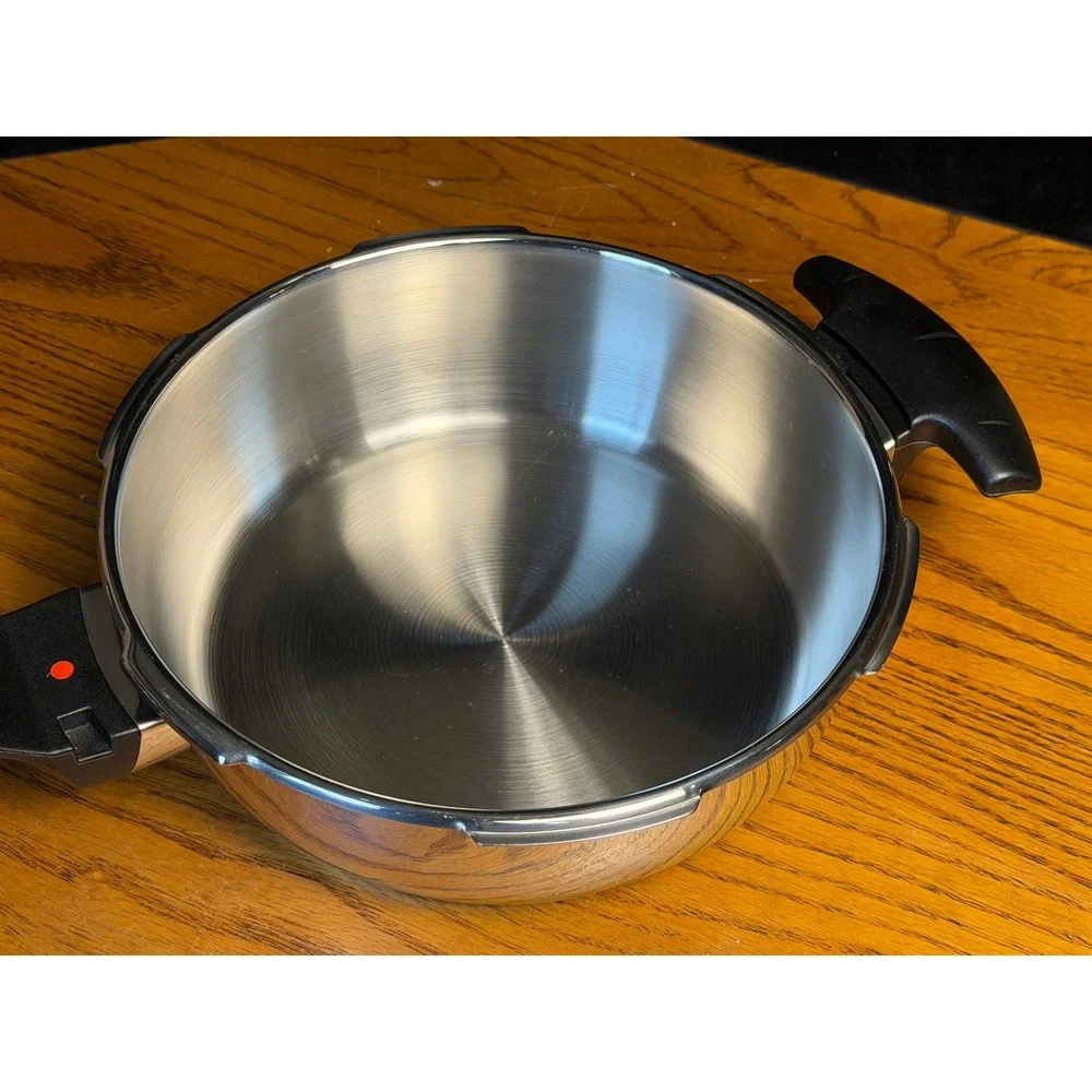 Fissler CookStar 2.5L Skillet Pan: 18-10 Stainless Steel, Germany, Glass Lid